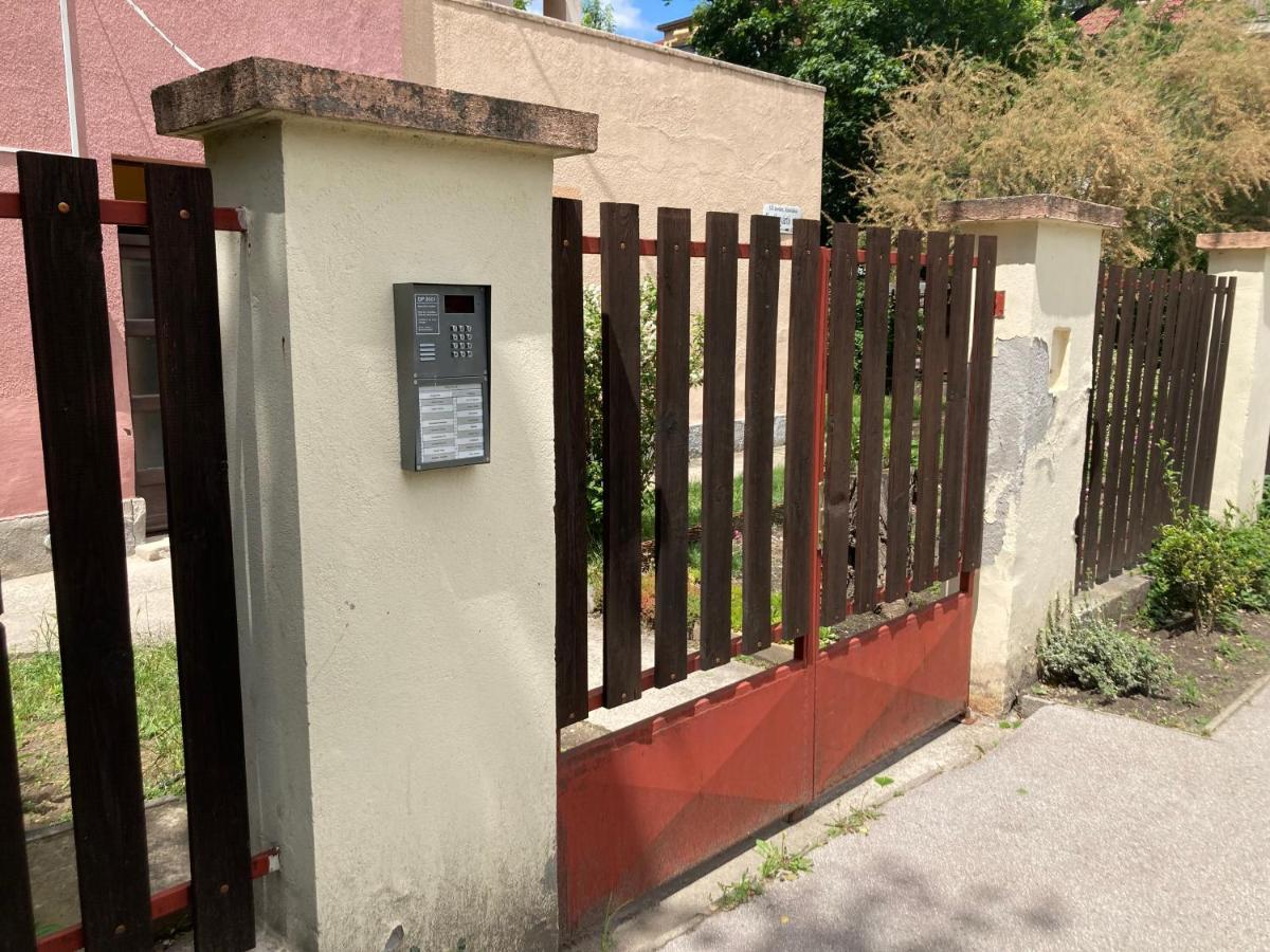 Roland Apartmant Zuglo Budapest Esterno foto