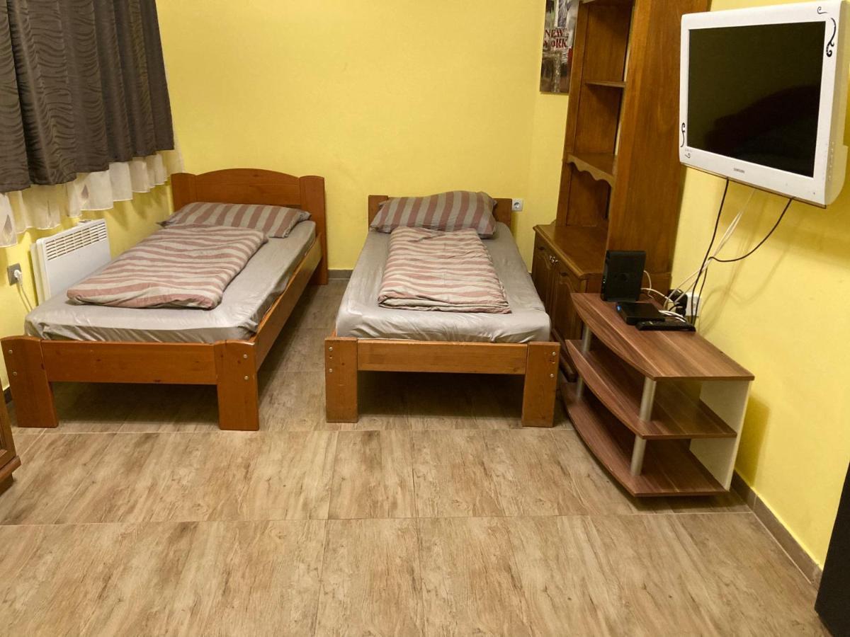 Roland Apartmant Zuglo Budapest Esterno foto